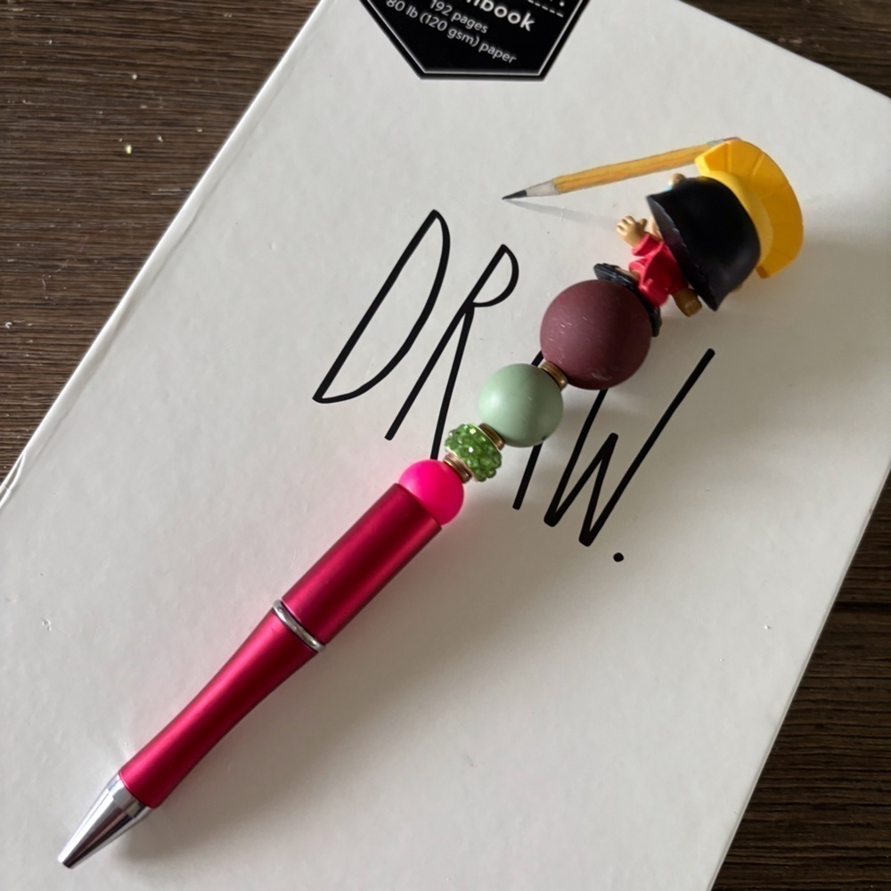Disney Doorables: The Emperor's New Groove: Kuzco handmade beaded pen - Picture 3 of 3